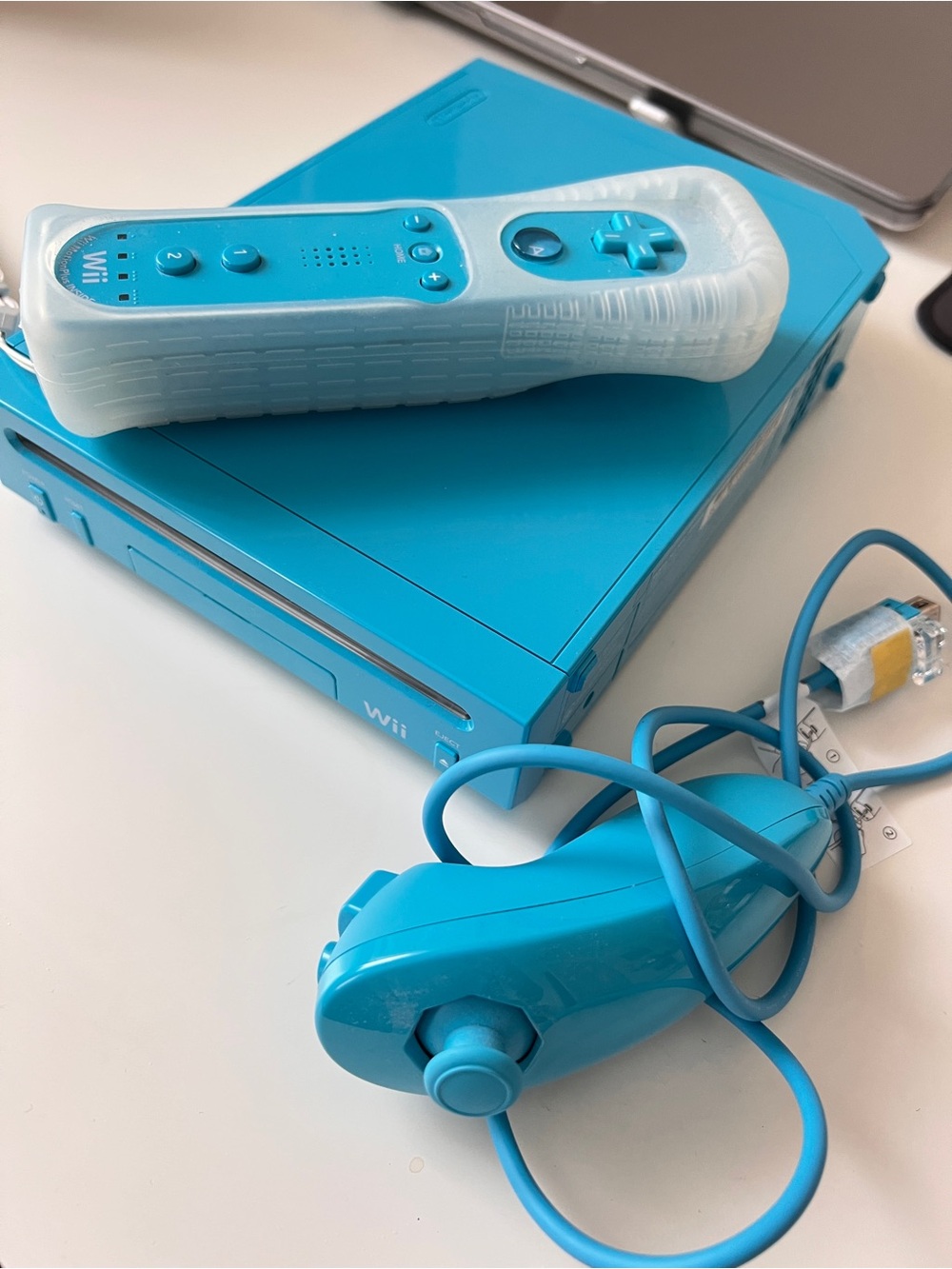 Nintendo Limited Edition Blue Wii Console 2011 with Matching Aqua Remotes